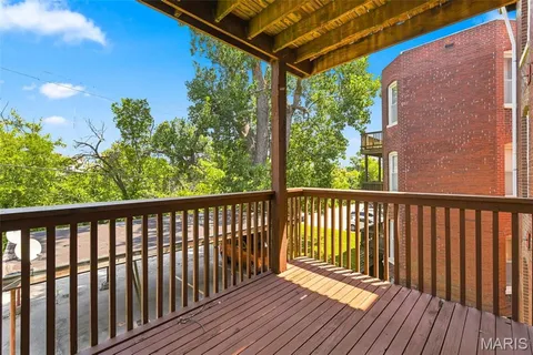 $189,900 | 5885 Nina Place, Unit 2E, St. Louis, MO 63112
