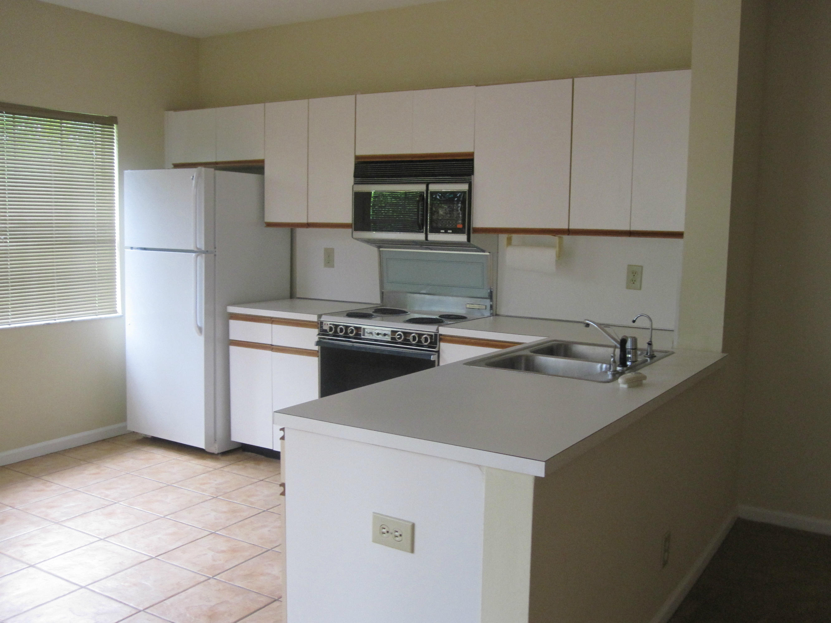 6530 Via Regina, Unit 5 Boca Raton, FL 33433 - Photo 4 of 13 Kitchen