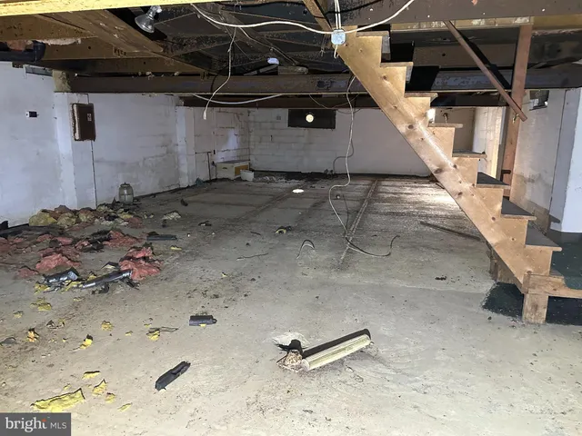 a view of a garage room