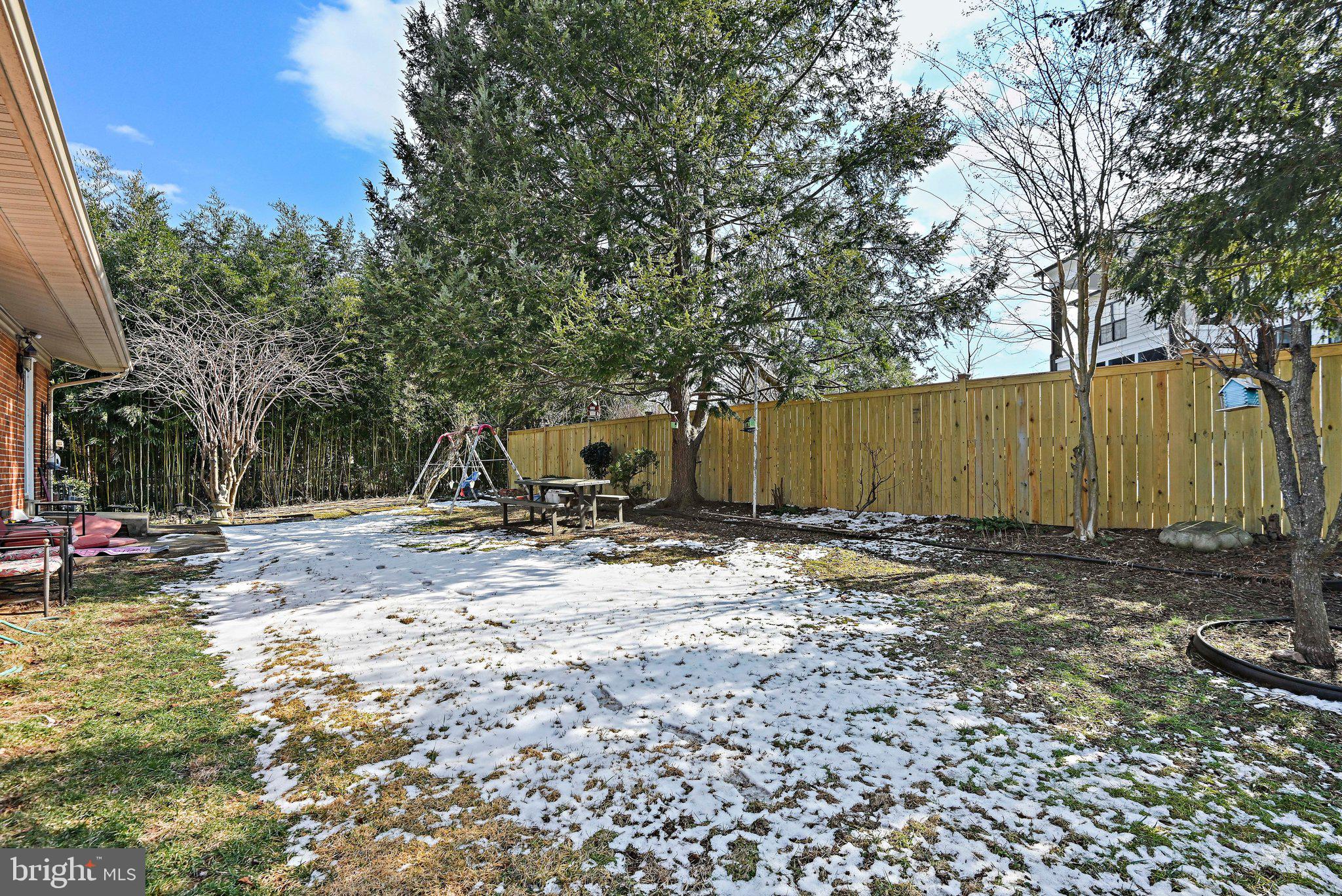 6713 Old Chesterbrook Road McLean, VA 22101 - Photo 38 of 38 a view of a backyard with a trees