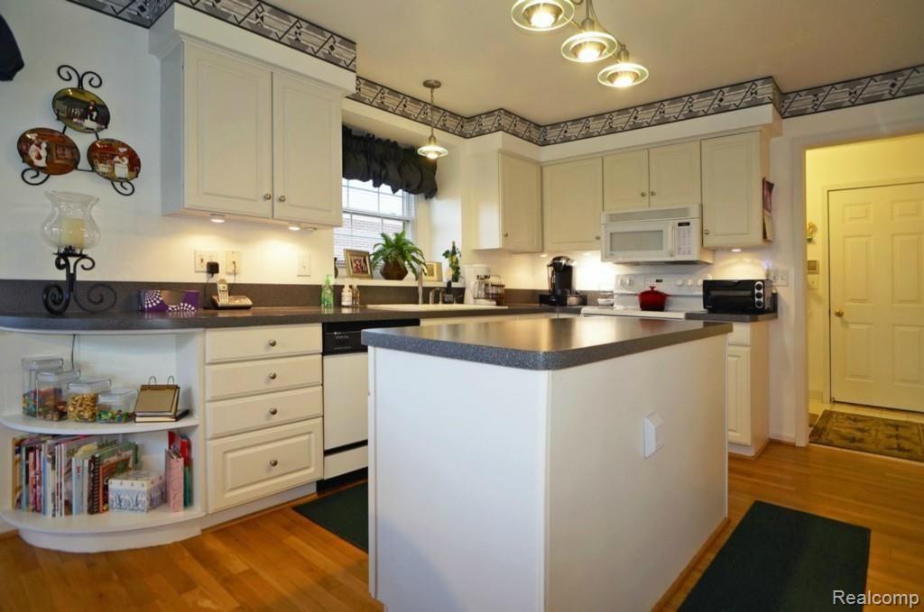 45337 Glengarry Road Canton, MI 48188 - Photo 10 of 26 DSC00448.jpg
