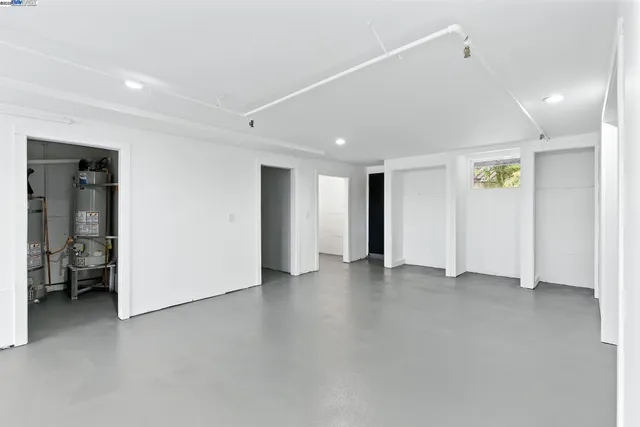a view of livingroom with hardwood