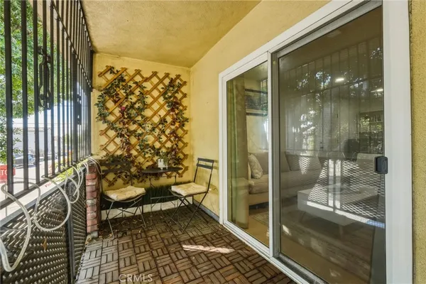 $449,000 | 6904 Radford Avenue, Unit 5, North Hollywood, CA 91605