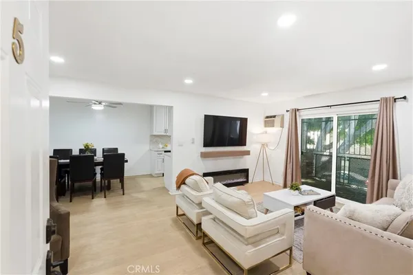 $449,000 | 6904 Radford Avenue, Unit 5, North Hollywood, CA 91605