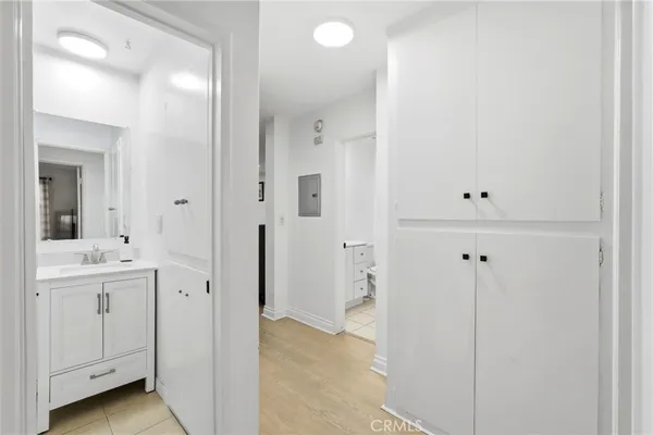 $449,000 | 6904 Radford Avenue, Unit 5, North Hollywood, CA 91605