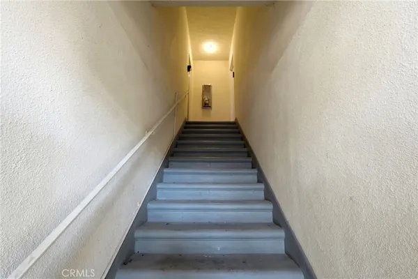 $449,000 | 6904 Radford Avenue, Unit 5, North Hollywood, CA 91605