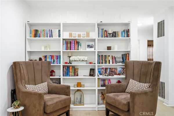 $449,000 | 6904 Radford Avenue, Unit 5, North Hollywood, CA 91605