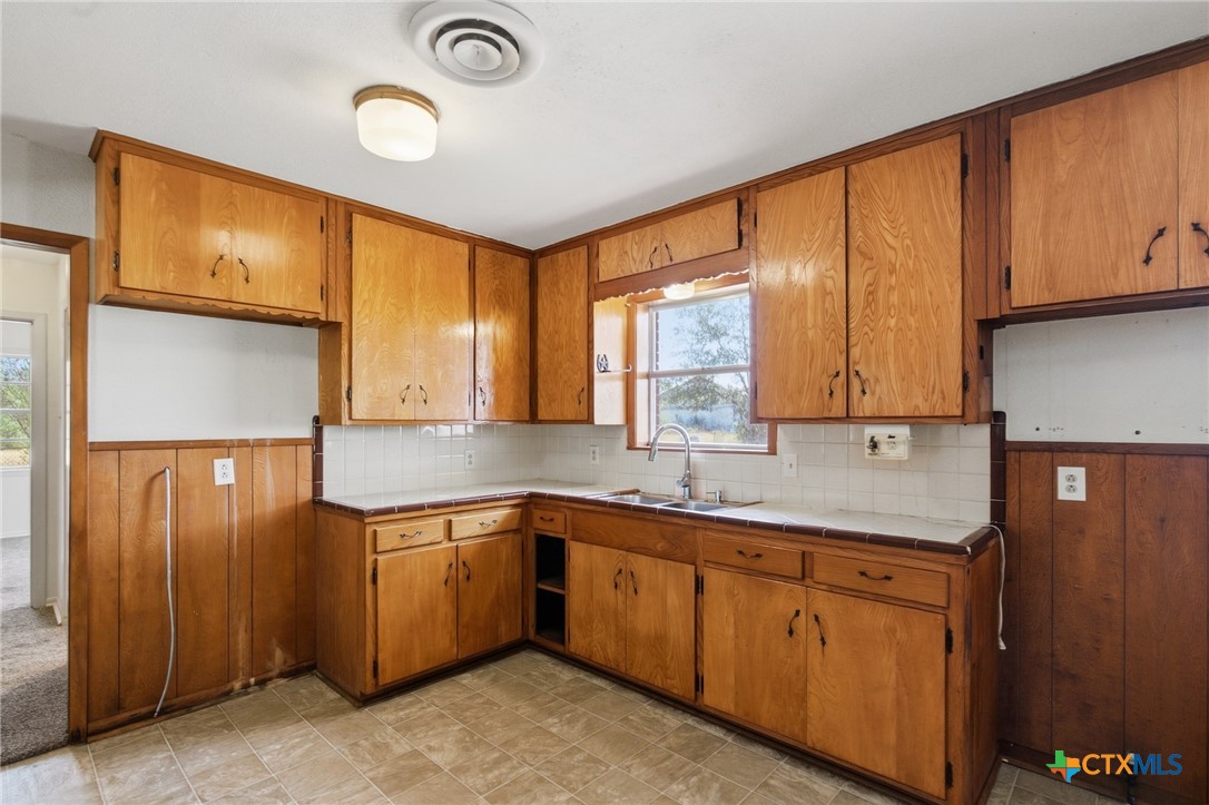 7287 Hanselman Road Victoria, TX 77905 - Photo 9 of 42 Gallery Image 9