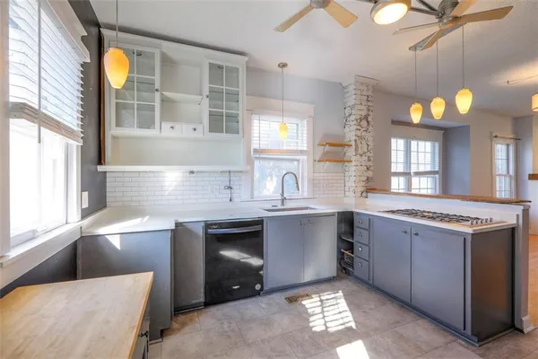 $357,000 | 829 West 40th Street, Kansas City, MO 64111