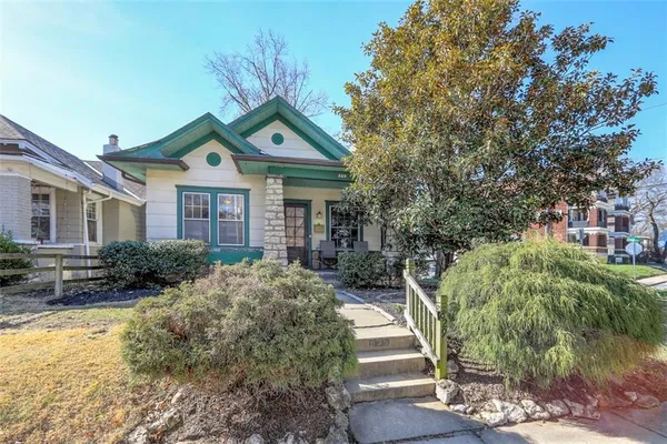 $349,000 | 829 West 40th Street, Kansas City, MO 64111