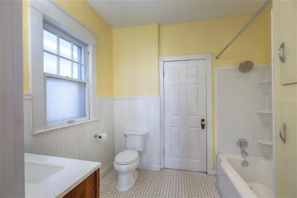 $357,000 | 829 West 40th Street, Kansas City, MO 64111