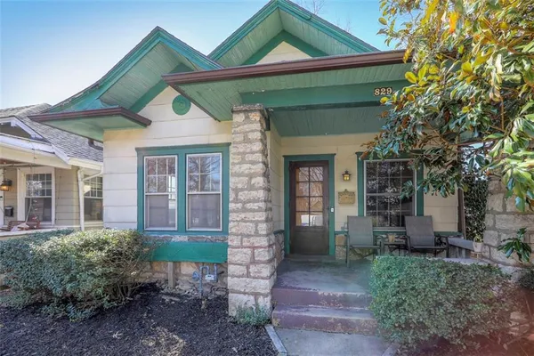 $349,000 | 829 West 40th Street, Kansas City, MO 64111