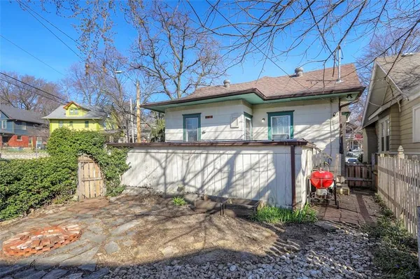 $357,000 | 829 West 40th Street, Kansas City, MO 64111