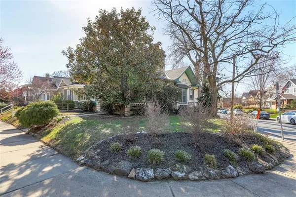 $349,000 | 829 West 40th Street, Kansas City, MO 64111
