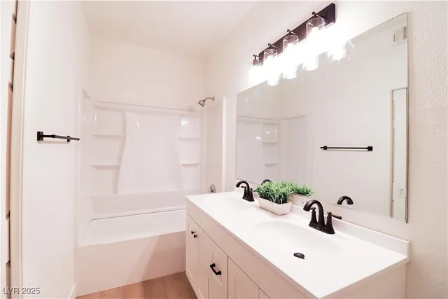 $1,560 | 5225 West Reno Avenue, Unit 122, Las Vegas, NV 89118