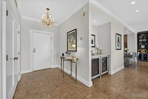 $749,000 | 816 South Hanley Road, Unit 15B, Clayton, MO 63105