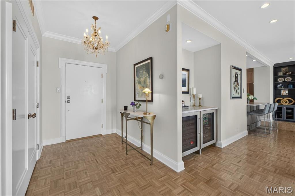 816 South Hanley Road, Unit 15B Clayton, MO 63105 - Photo 4 of 48