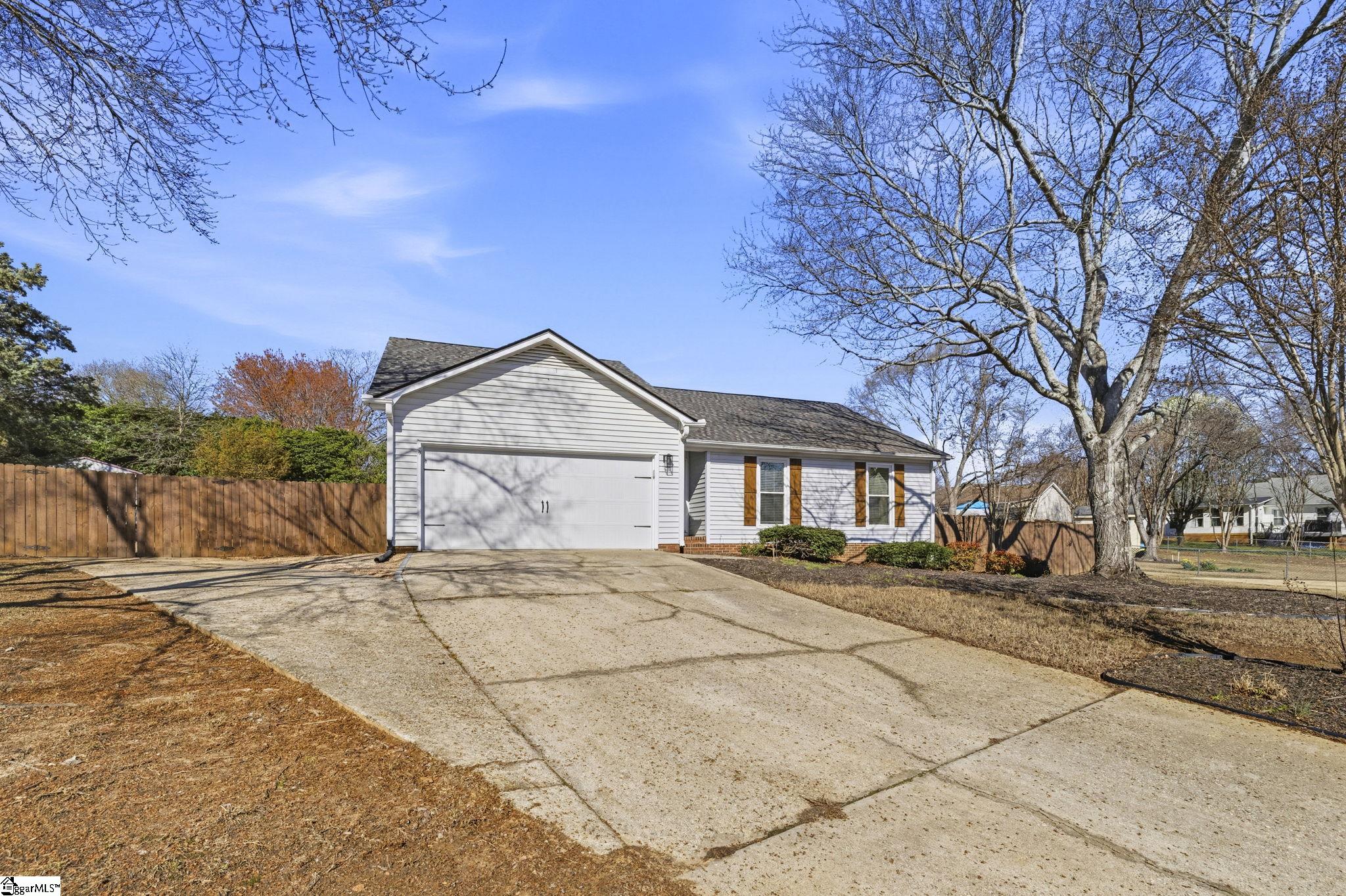 112 St Andrews Way Greenville, SC 29607 - Photo 3 of 41