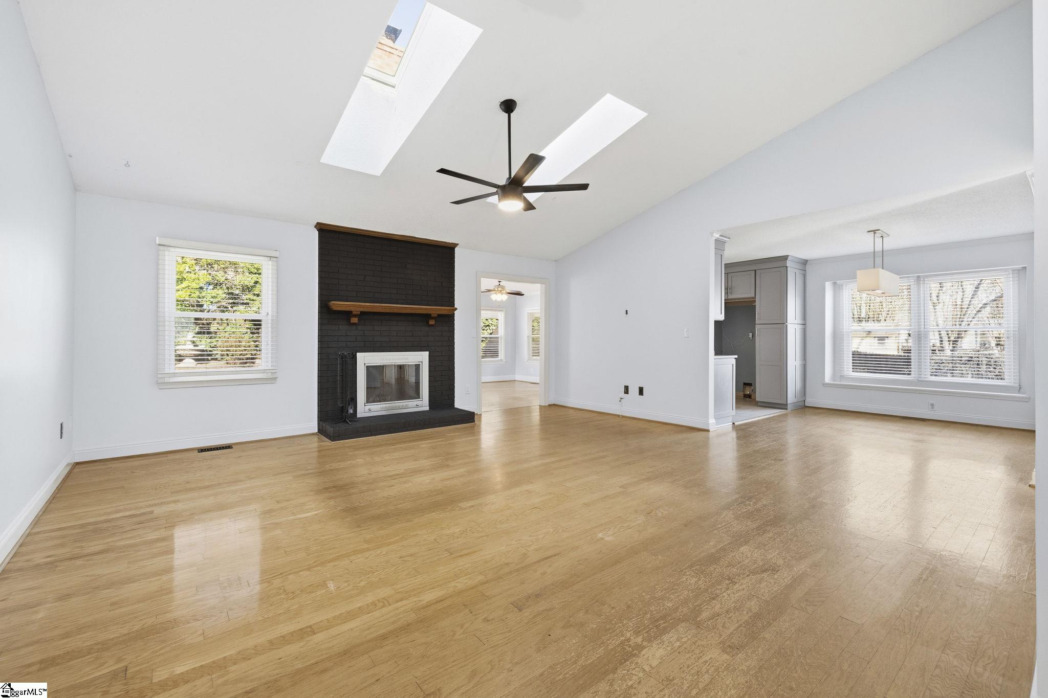 112 St Andrews Way Greenville, SC 29607 - Photo 5 of 41