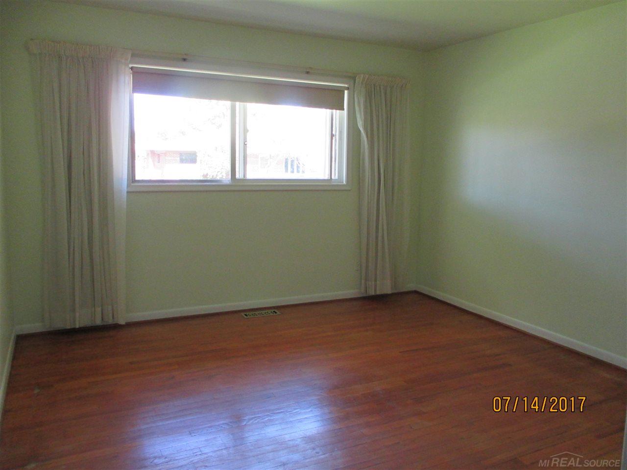 27678 Jean Road Warren, MI 48093 - Photo 24 of 42 31326247-23.JPG
