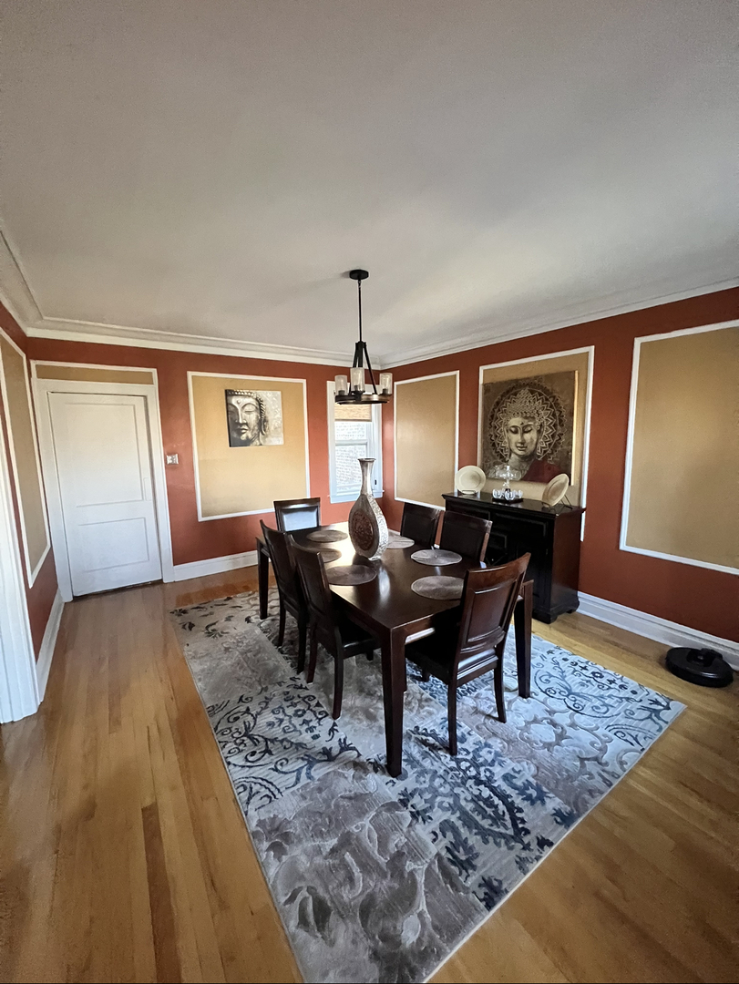 6830 South Paxton Avenue, Unit 3A Chicago, IL 60649 - Photo 6 of 8 a view of a dining room with furniture