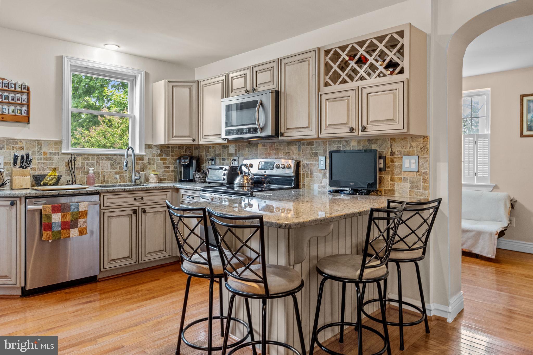 2512 Pine Road Huntingdon Valley, PA 19006 - Photo 8 of 26