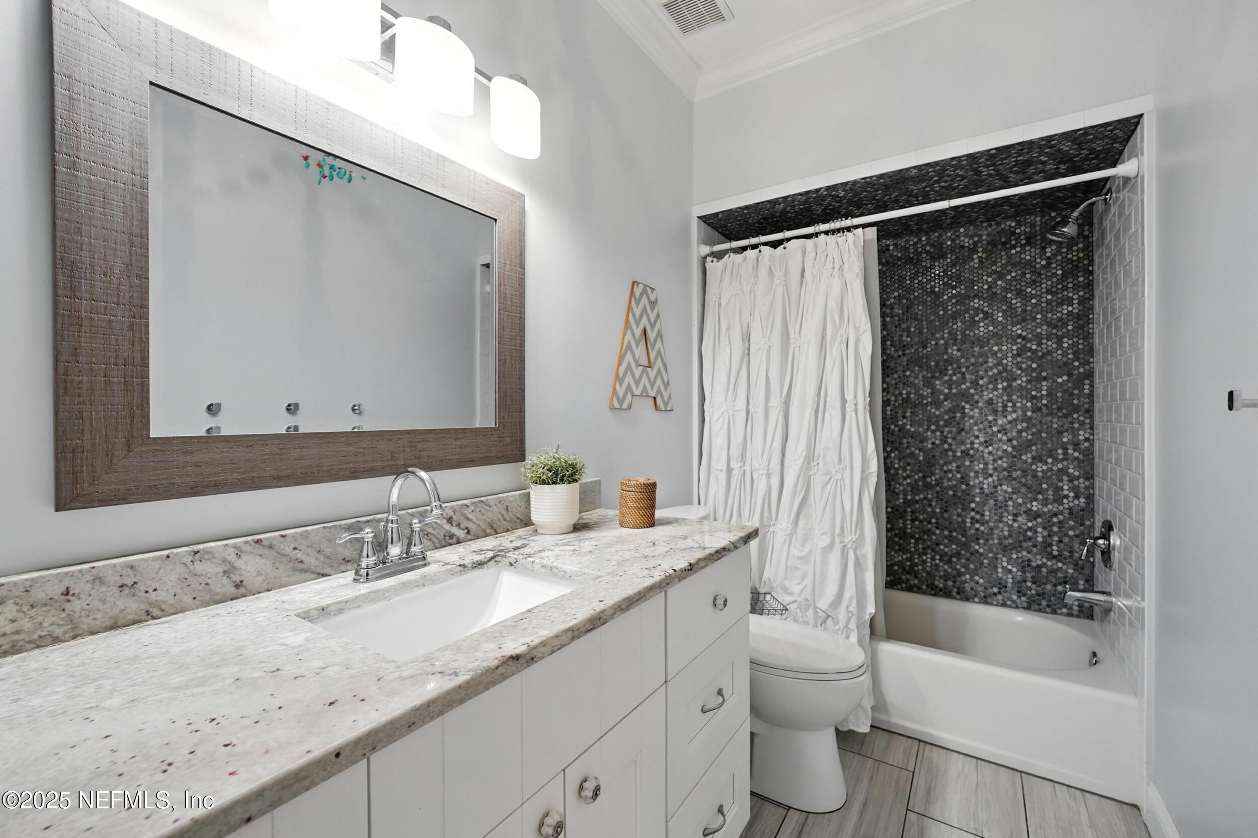 8483 Stables Road Jacksonville, FL 32256 - Photo 29 of 56 Full Hall Bath on 2nd Floor