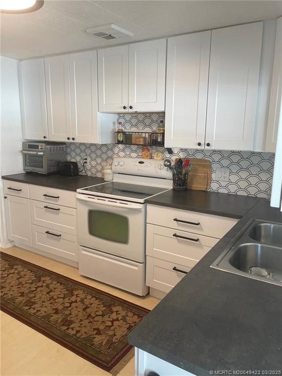 217 Southeast Easy Street Stuart, FL 34994 - Photo 9 of 19 Gallery Image 9