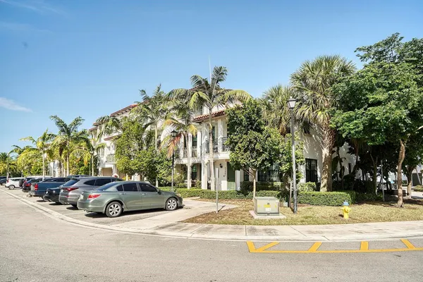 $567,998 | 11303 Southwest 15th Street, Pembroke Pines, FL 33025