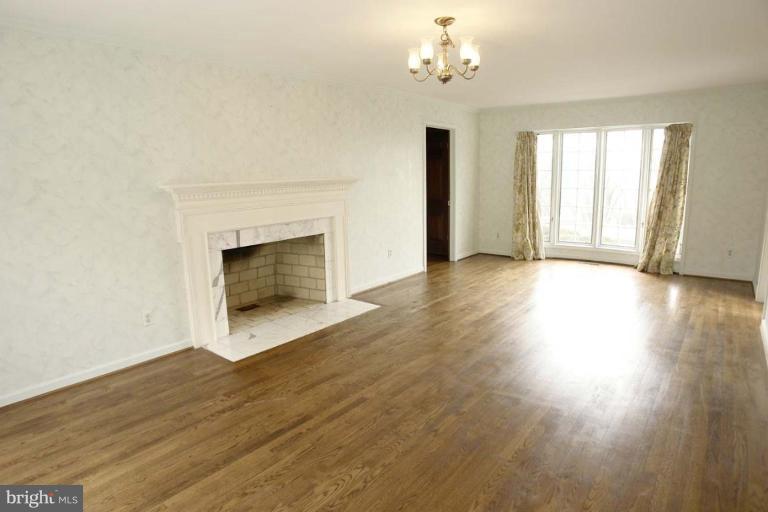 21815 Woodfield Road Gaithersburg, MD 20882 - Photo 3 of 29 Living room has hardwood floor and a fireplace!