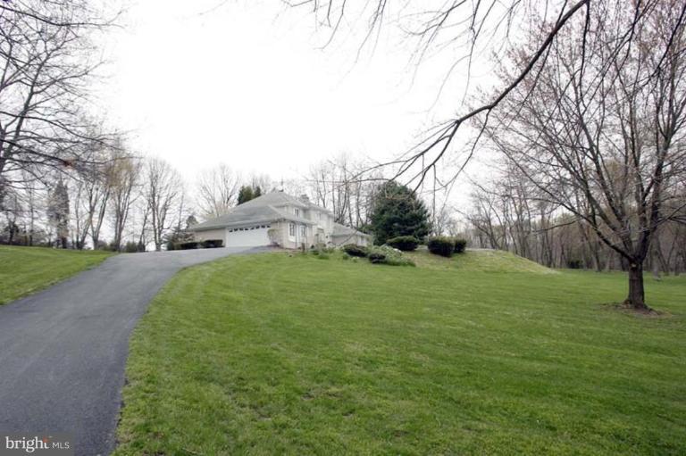 21815 Woodfield Road Gaithersburg, MD 20882 - Photo 29 of 29 Driveway leads to the front of the house.