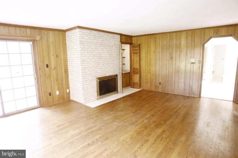 21815 Woodfield Road Gaithersburg, MD 20882 - Photo 6 of 29 Wood-burning fireplace and a wet bar!