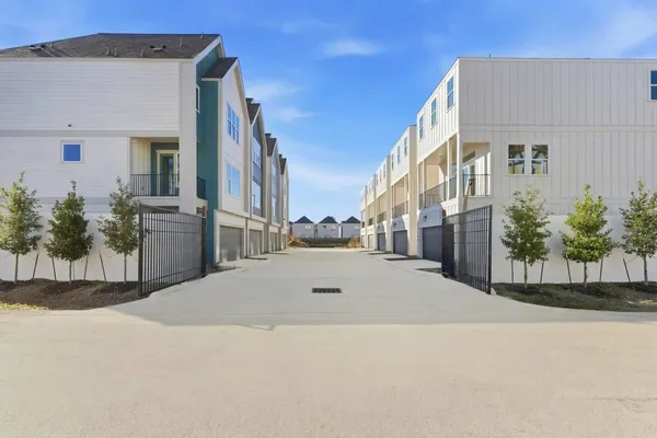 $3,300 | 7702 Earl Rudder Way, Houston, TX 77055