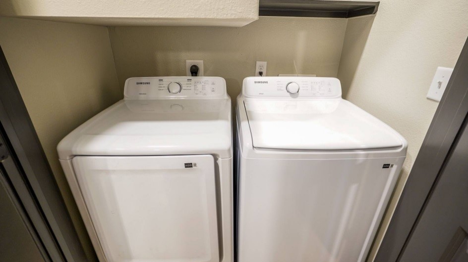 2953 Fm 2920 Rd Spring, Unit 11307 Spring, TX 77388 - Photo 16 of 36 a utility room with dryer and washer