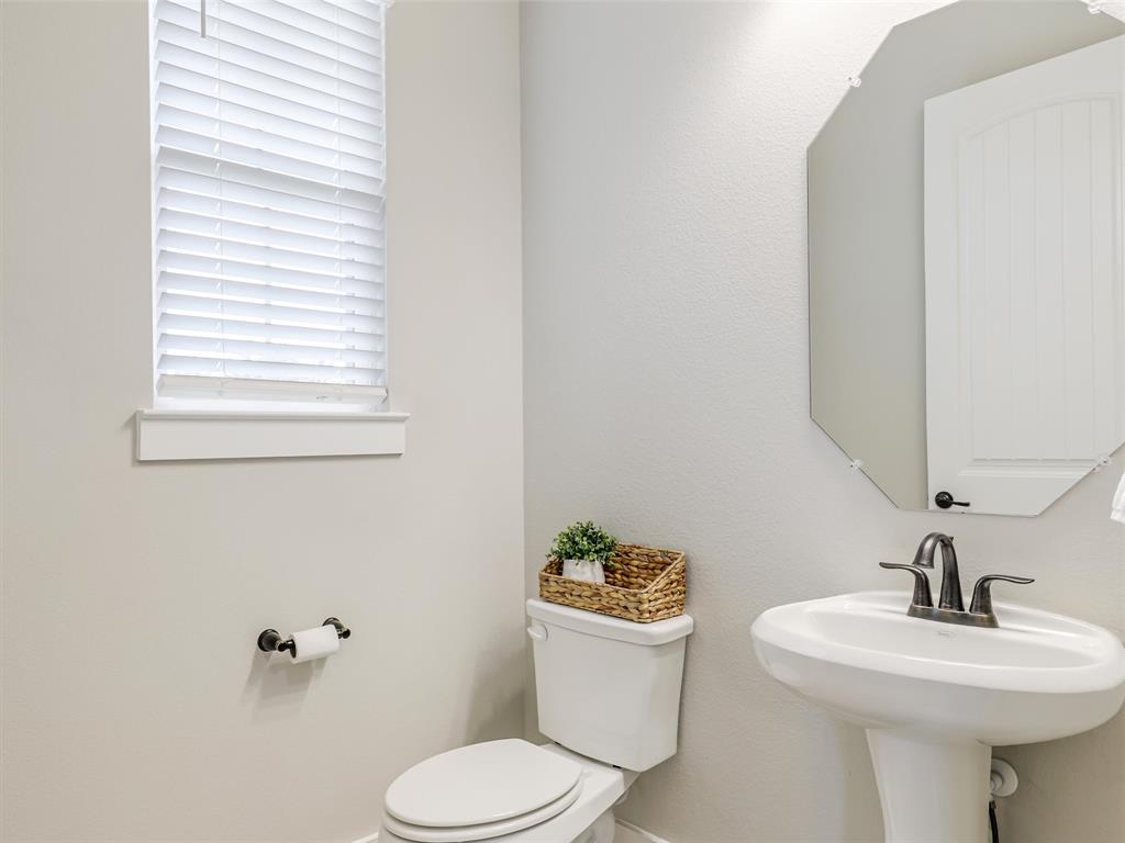 544 Majors Road Van Alstyne, TX 75495 - Photo 27 of 36 a bathroom with a sink toilet and a mirror