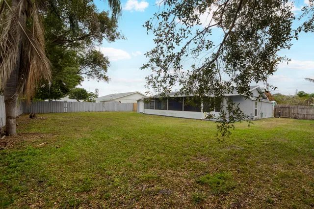 $2,400 | 372 Northeast Ardsley Drive, Port St. Lucie, FL 34983