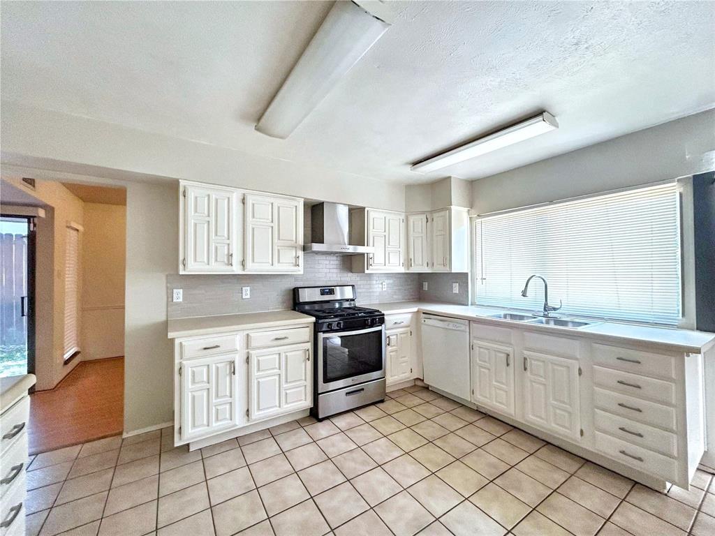 10238 White Elm Road Dallas, TX 75243 - Photo 10 of 25