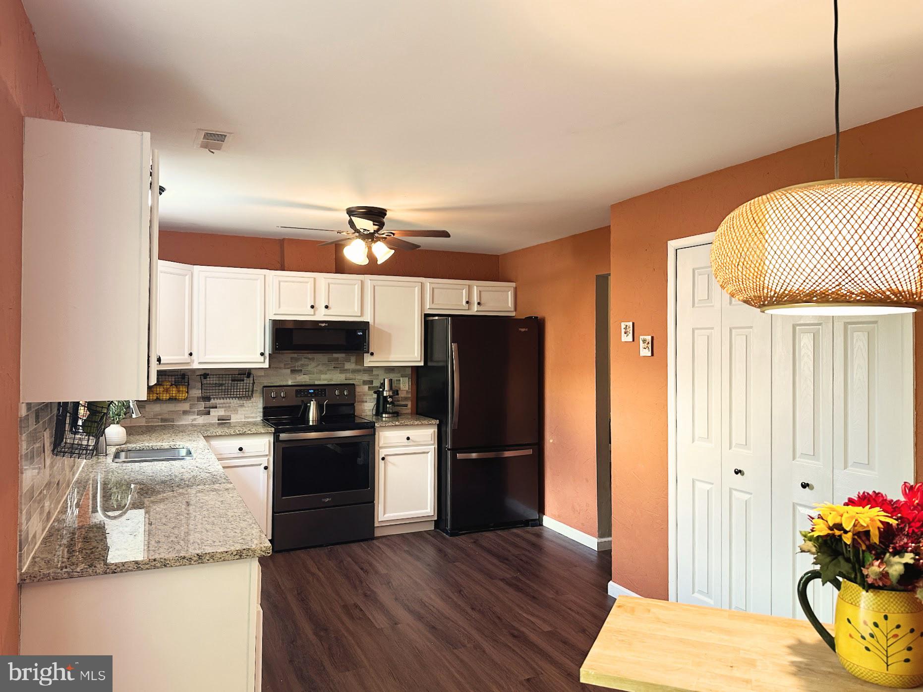 9767 Early Spring Way Columbia, MD 21046 - Photo 5 of 50 Bright Kitchen w/Large Pantry
