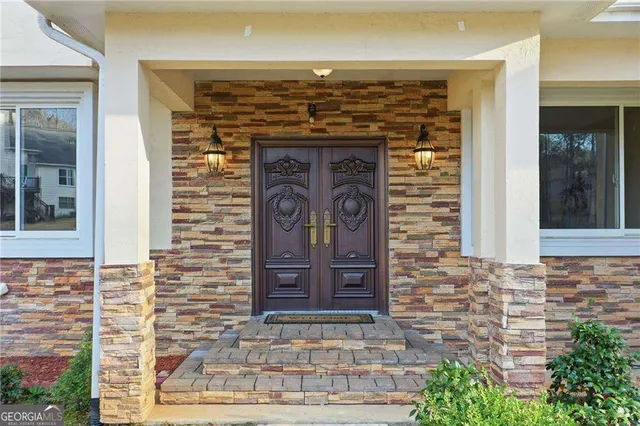 $775,000 | 6831 Augusta Manor, Suwanee, GA 30024