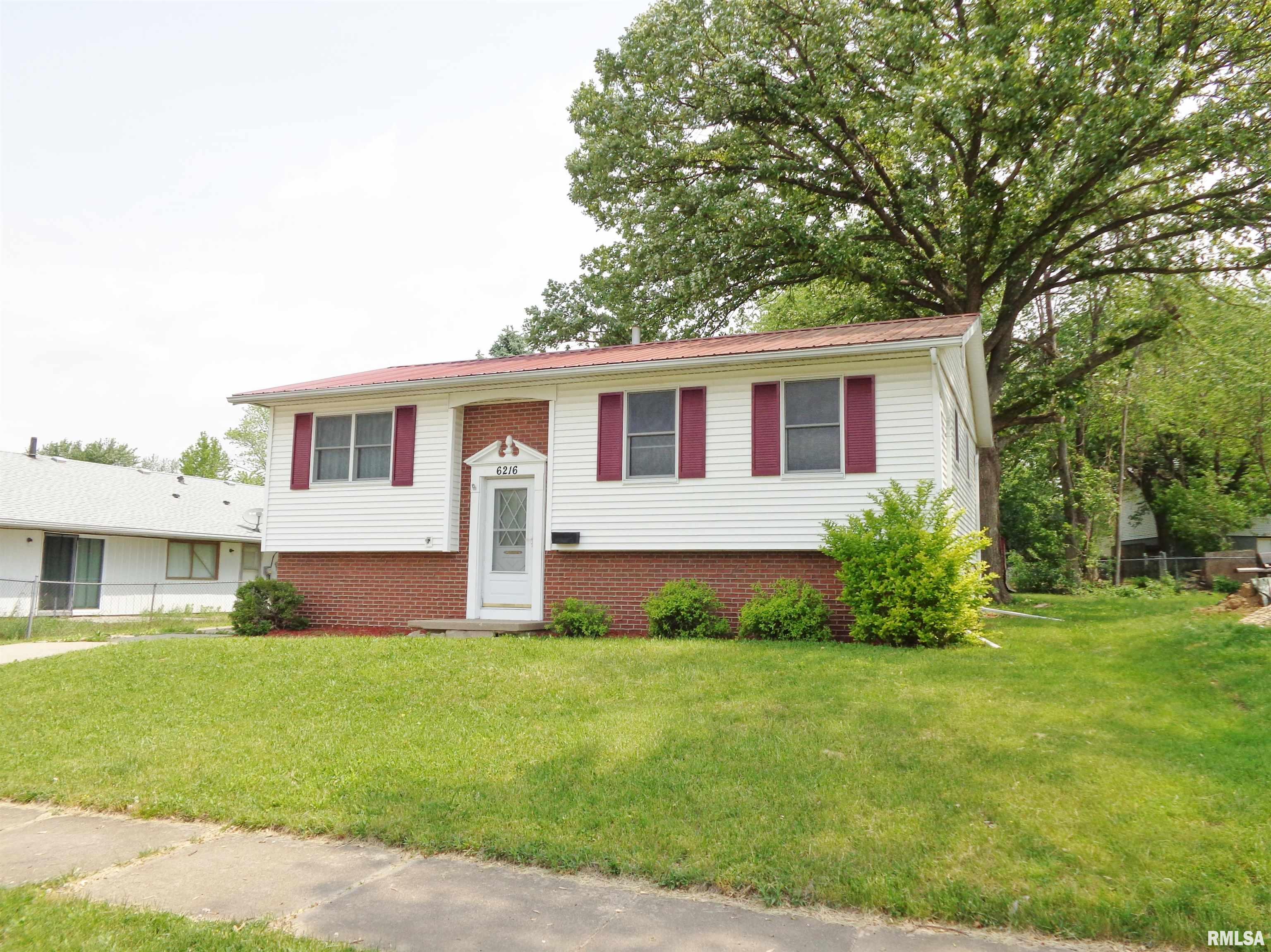 6216 North Randwick Road Peoria, IL 61615 - Photo 1 of 33 Gallery Image 1