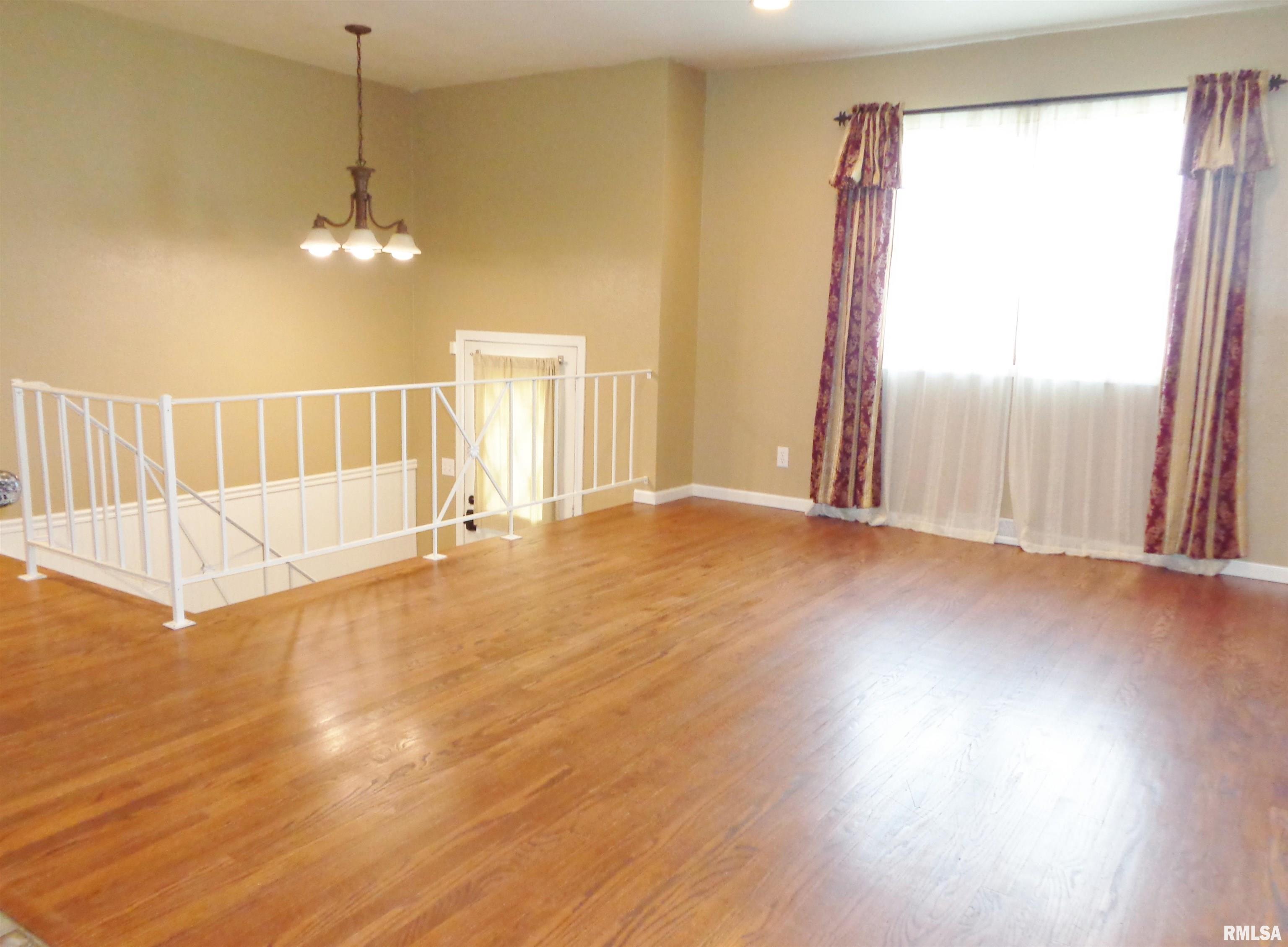 6216 North Randwick Road Peoria, IL 61615 - Photo 12 of 33 Gallery Image 12