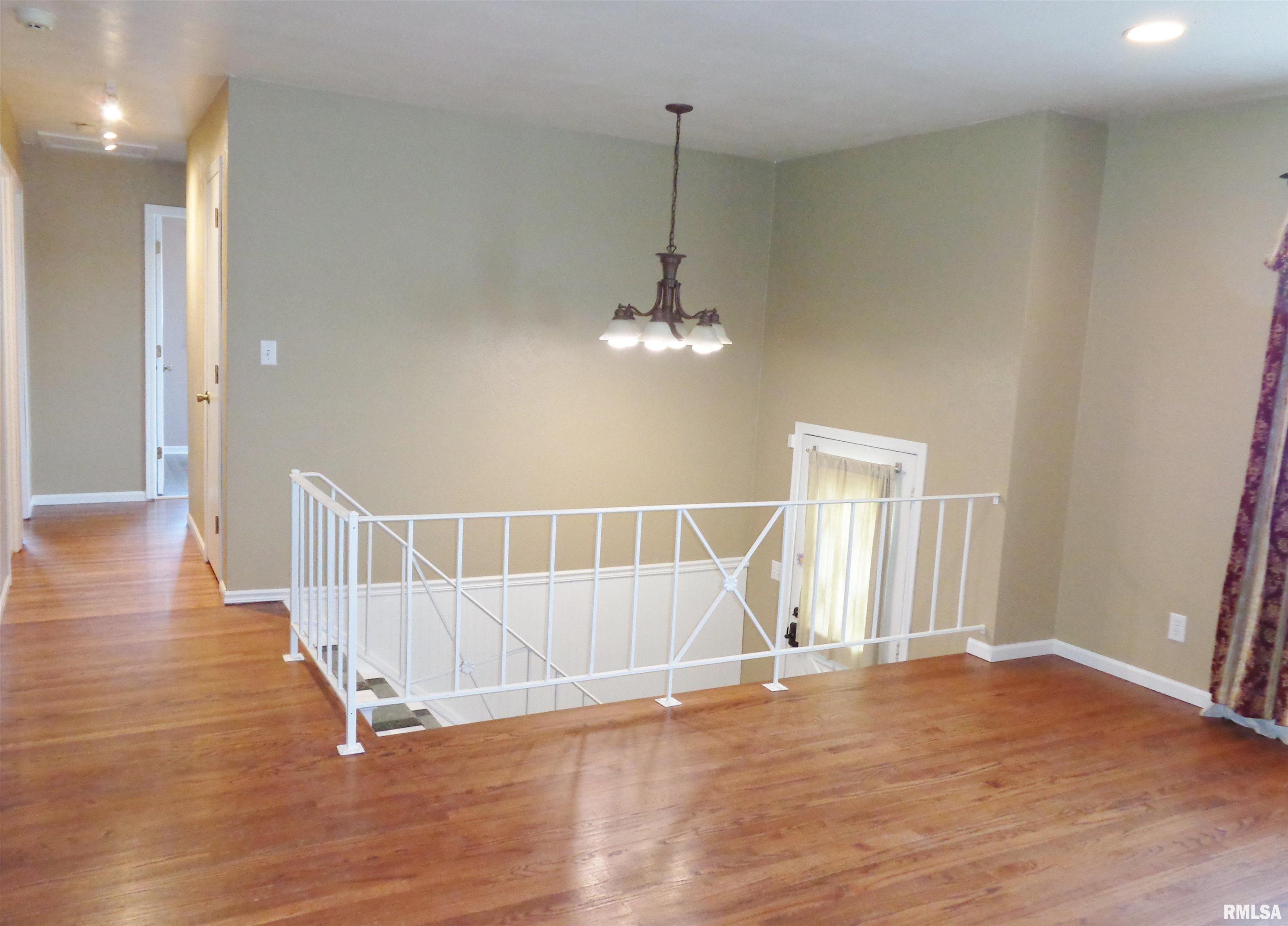 6216 North Randwick Road Peoria, IL 61615 - Photo 13 of 33 Gallery Image 13