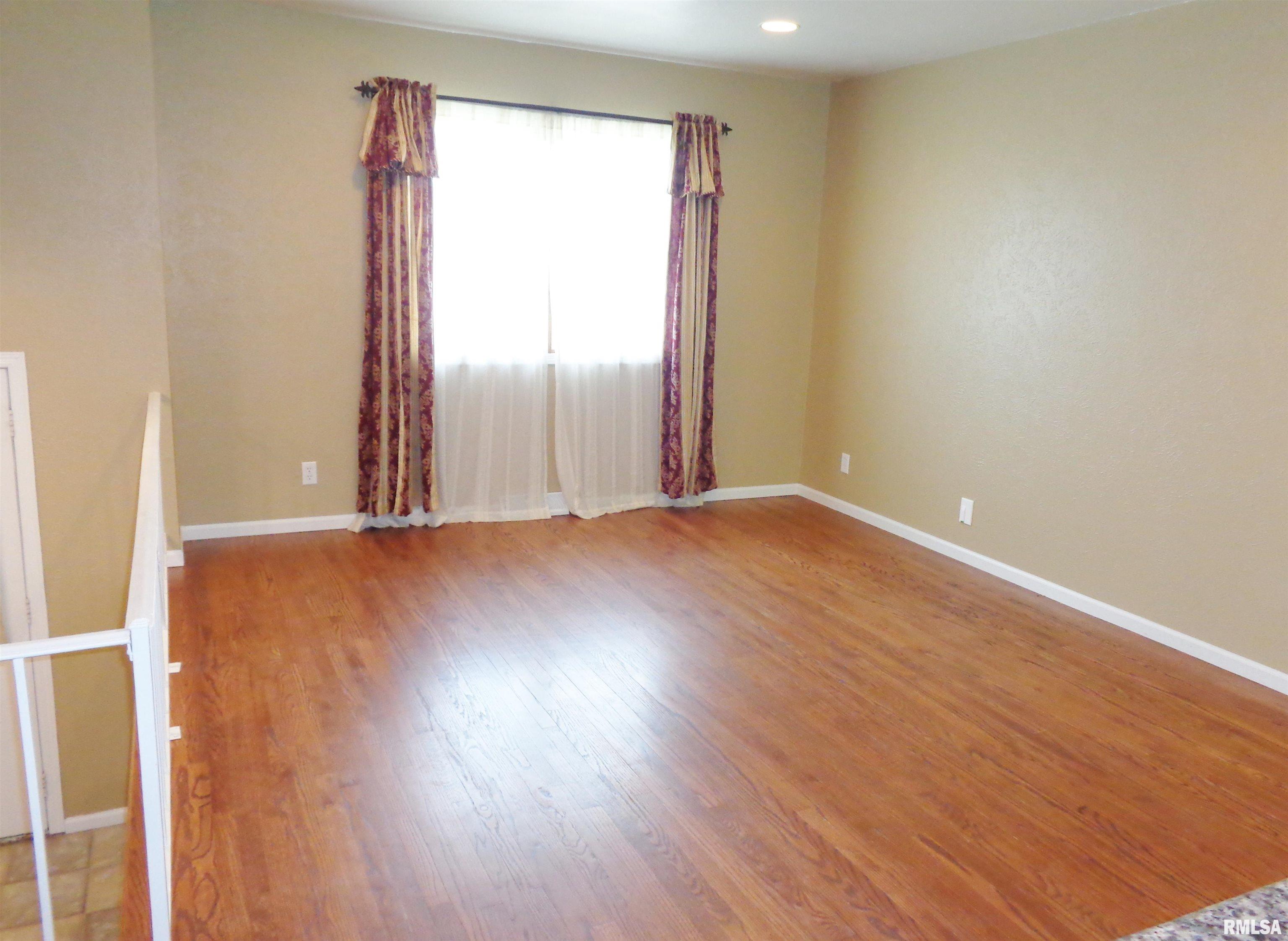 6216 North Randwick Road Peoria, IL 61615 - Photo 15 of 33 Gallery Image 15