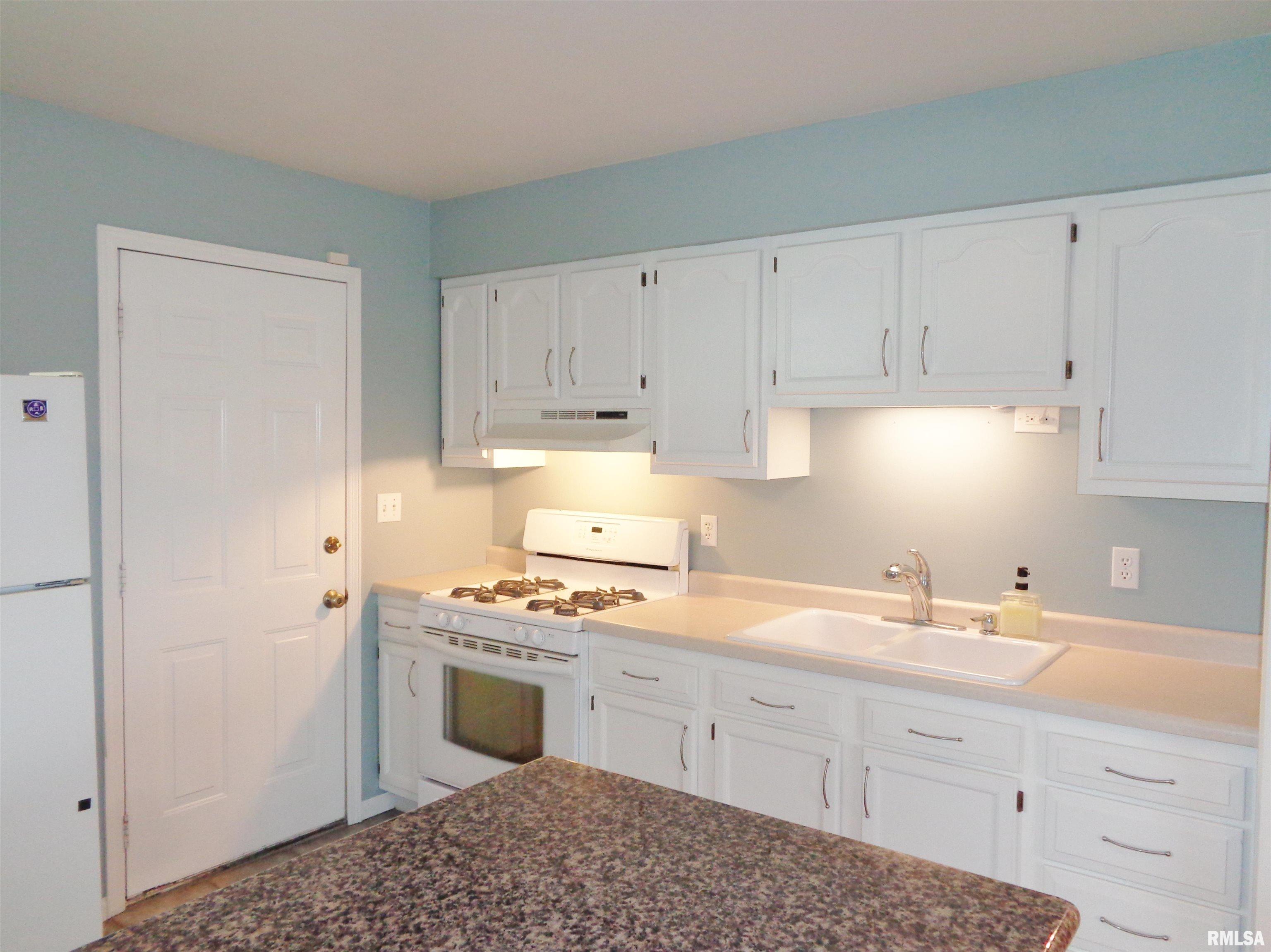 6216 North Randwick Road Peoria, IL 61615 - Photo 17 of 33 Gallery Image 17