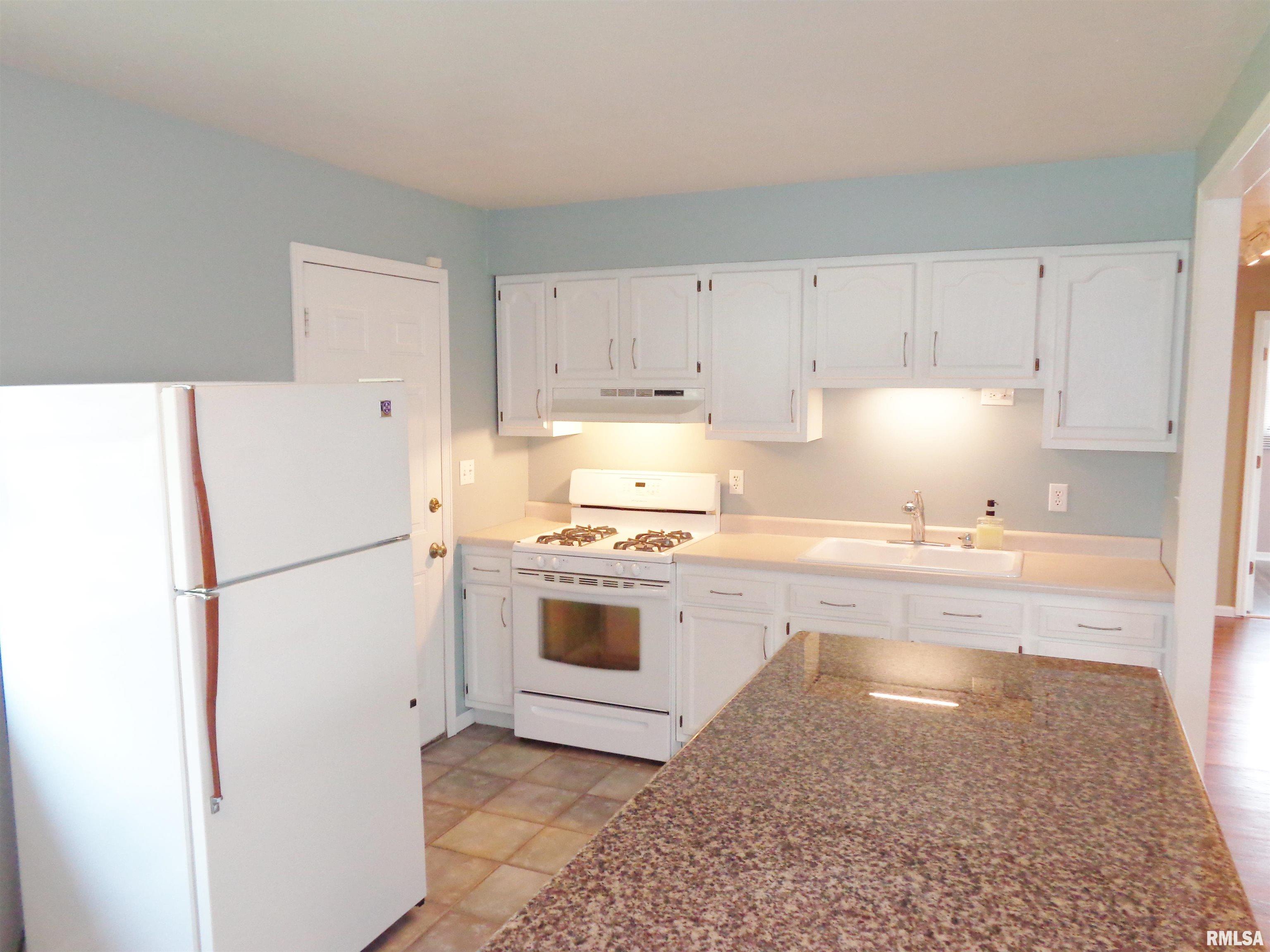 6216 North Randwick Road Peoria, IL 61615 - Photo 19 of 33 Gallery Image 19