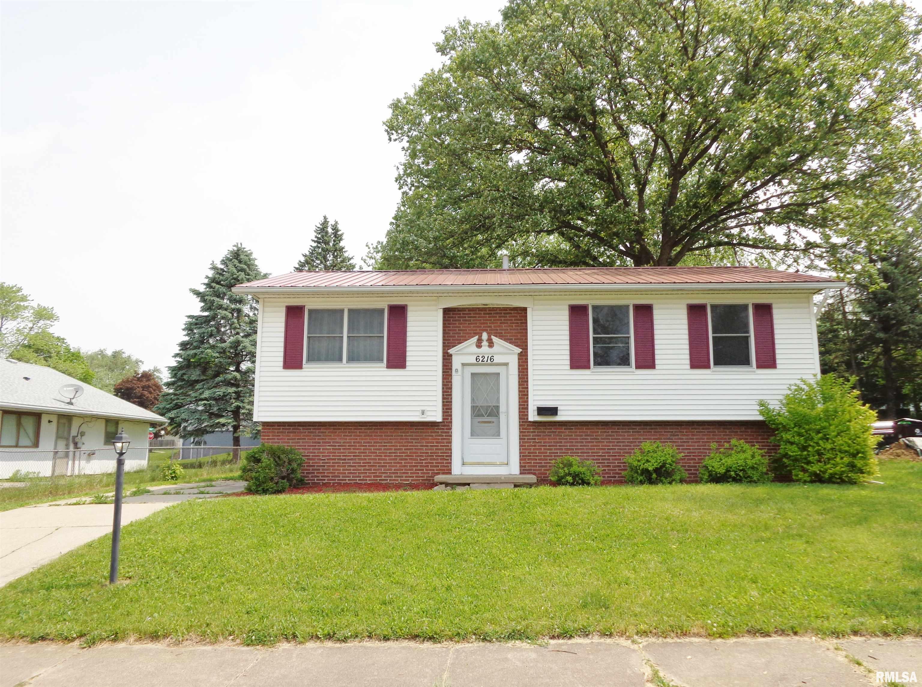 6216 North Randwick Road Peoria, IL 61615 - Photo 2 of 33 Gallery Image 2