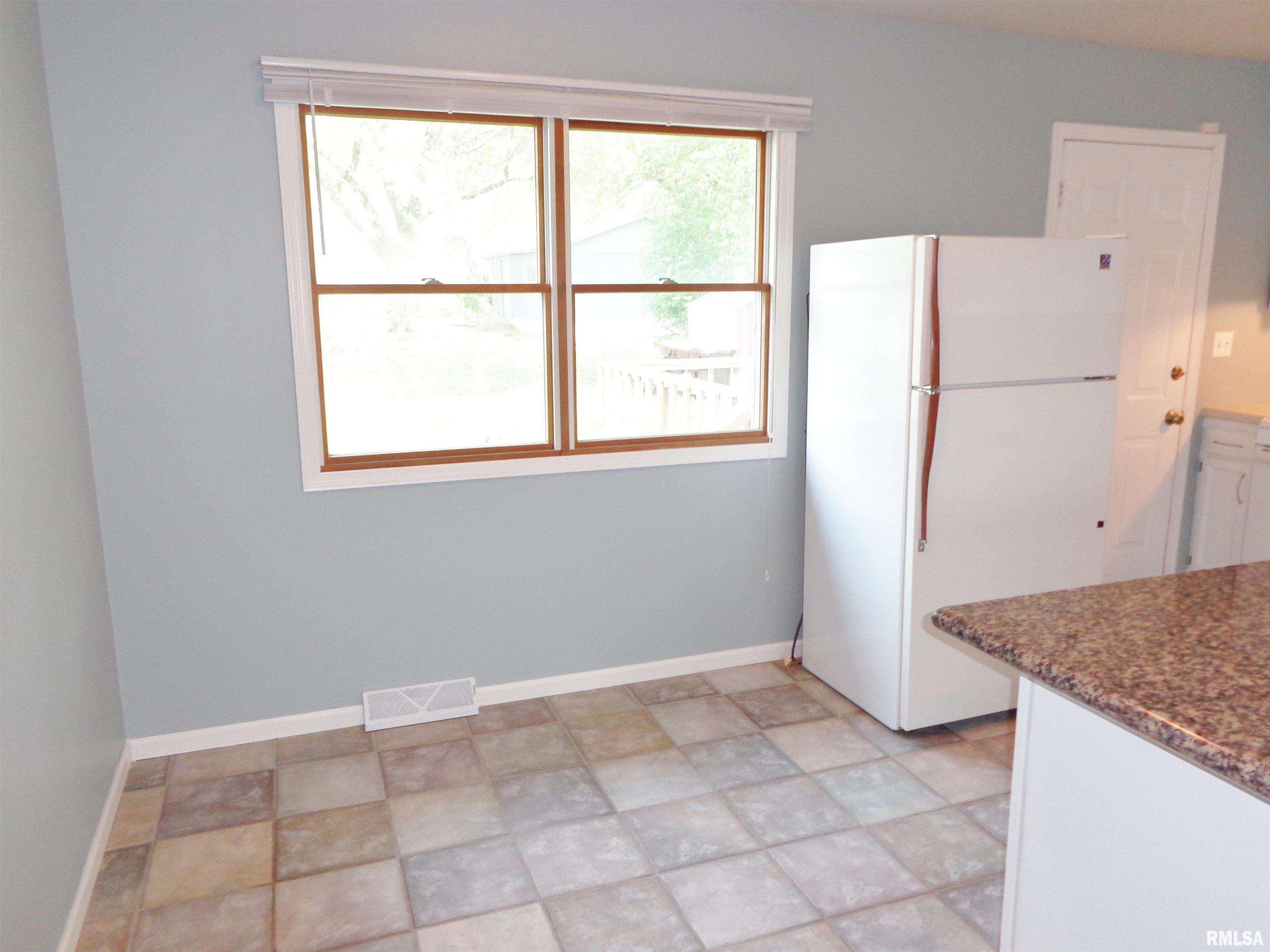 6216 North Randwick Road Peoria, IL 61615 - Photo 21 of 33 Gallery Image 21