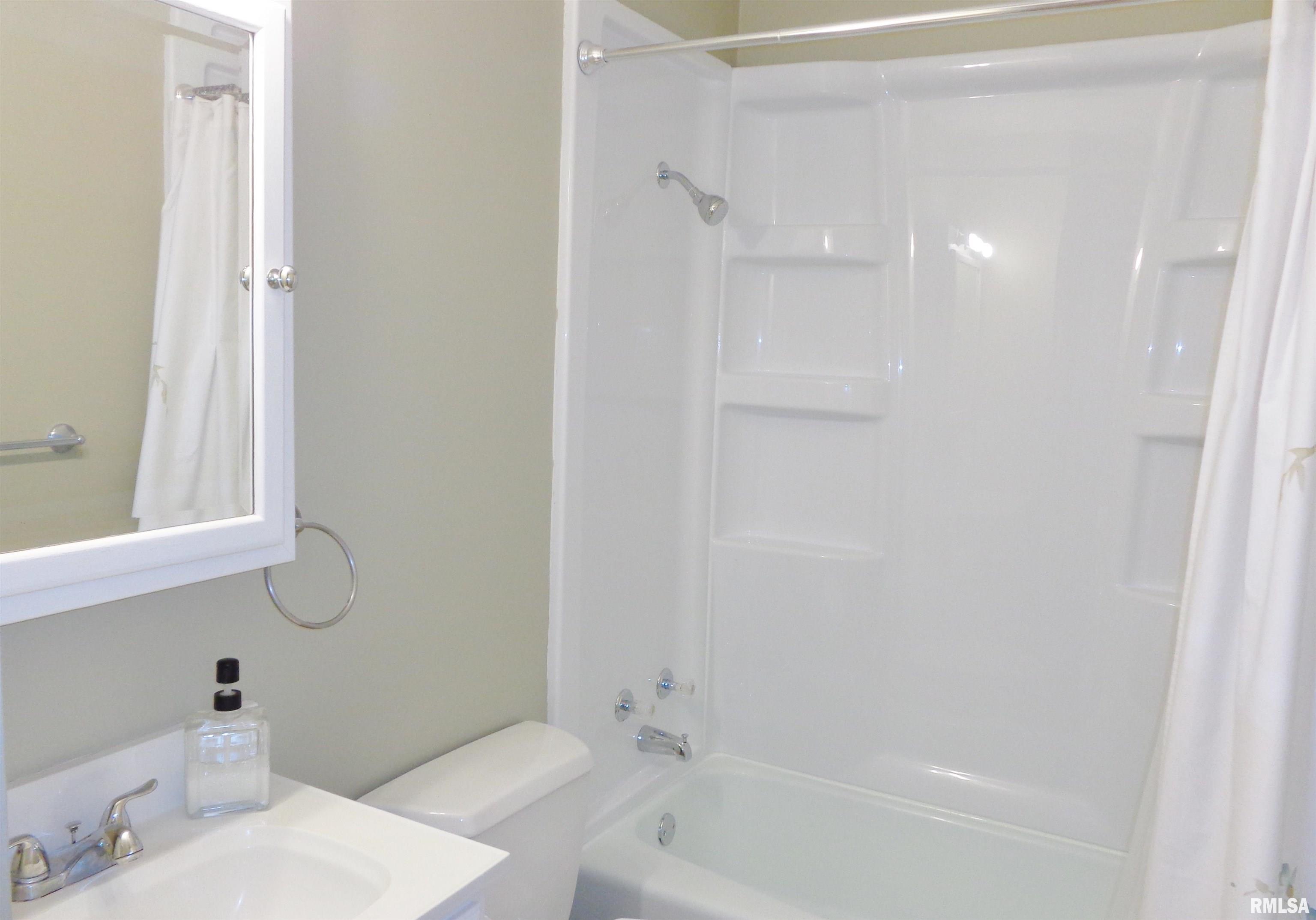 6216 North Randwick Road Peoria, IL 61615 - Photo 27 of 33 Gallery Image 27