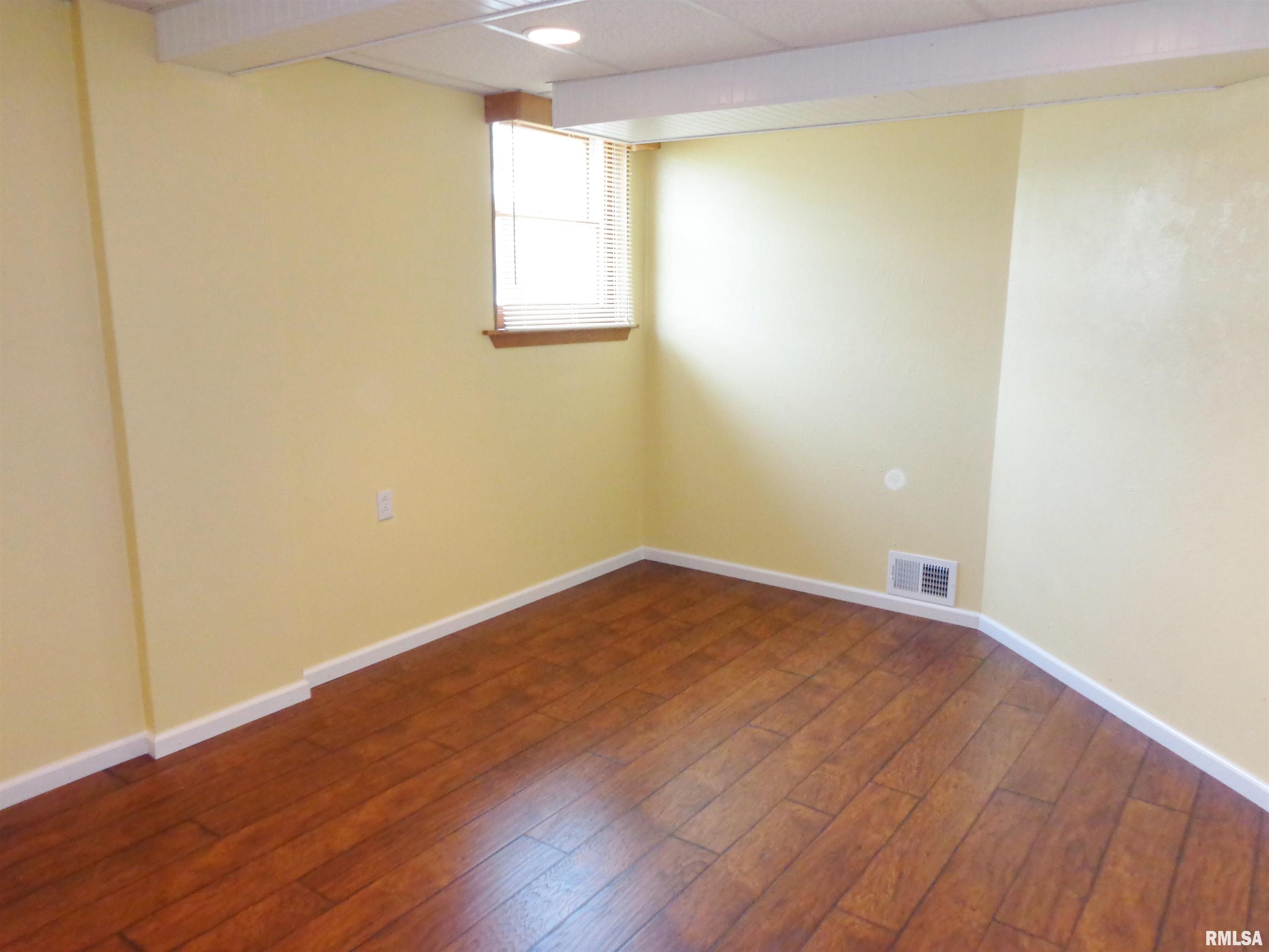 6216 North Randwick Road Peoria, IL 61615 - Photo 30 of 33 Gallery Image 30