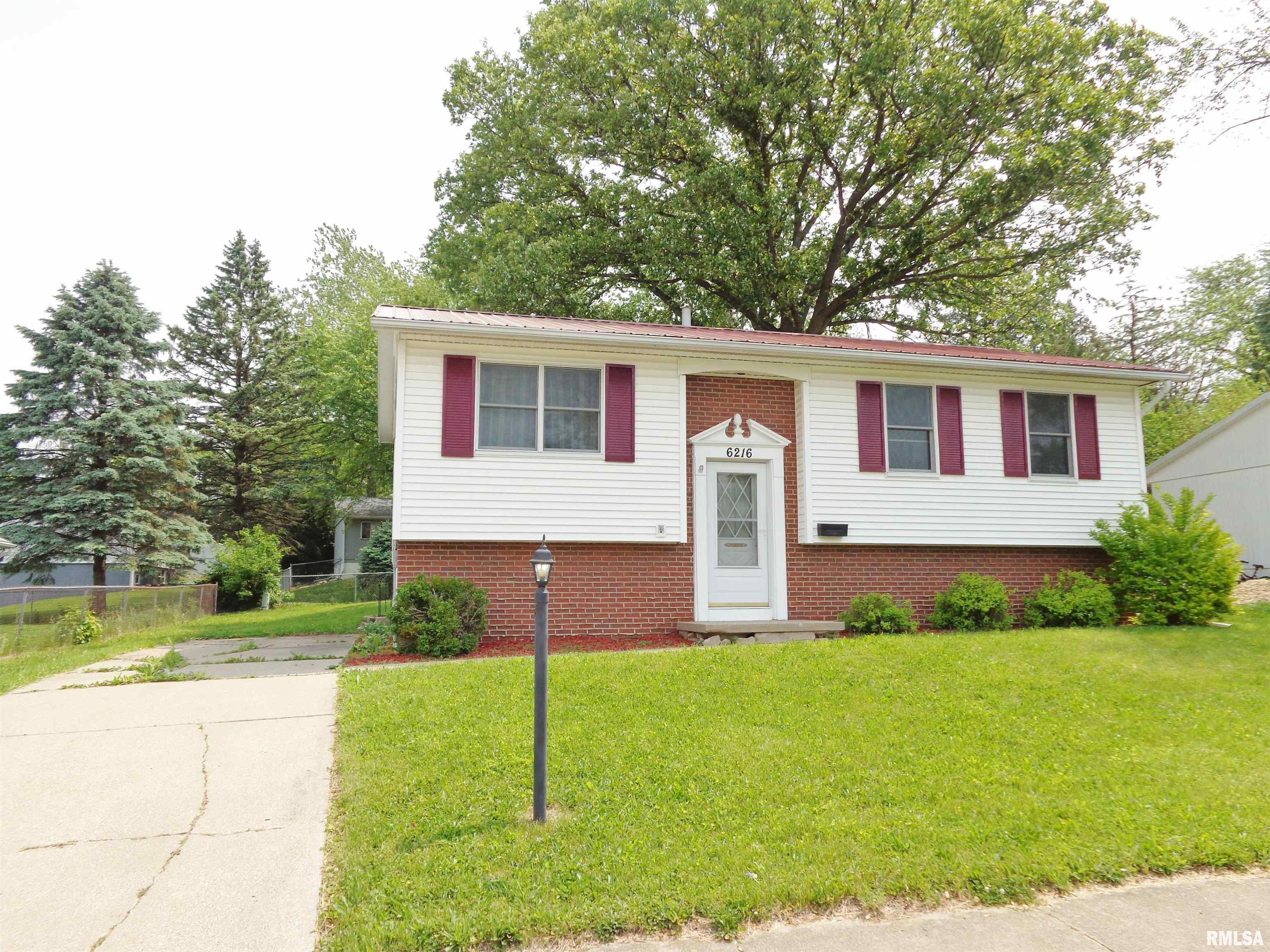 6216 North Randwick Road Peoria, IL 61615 - Photo 3 of 33 Gallery Image 3